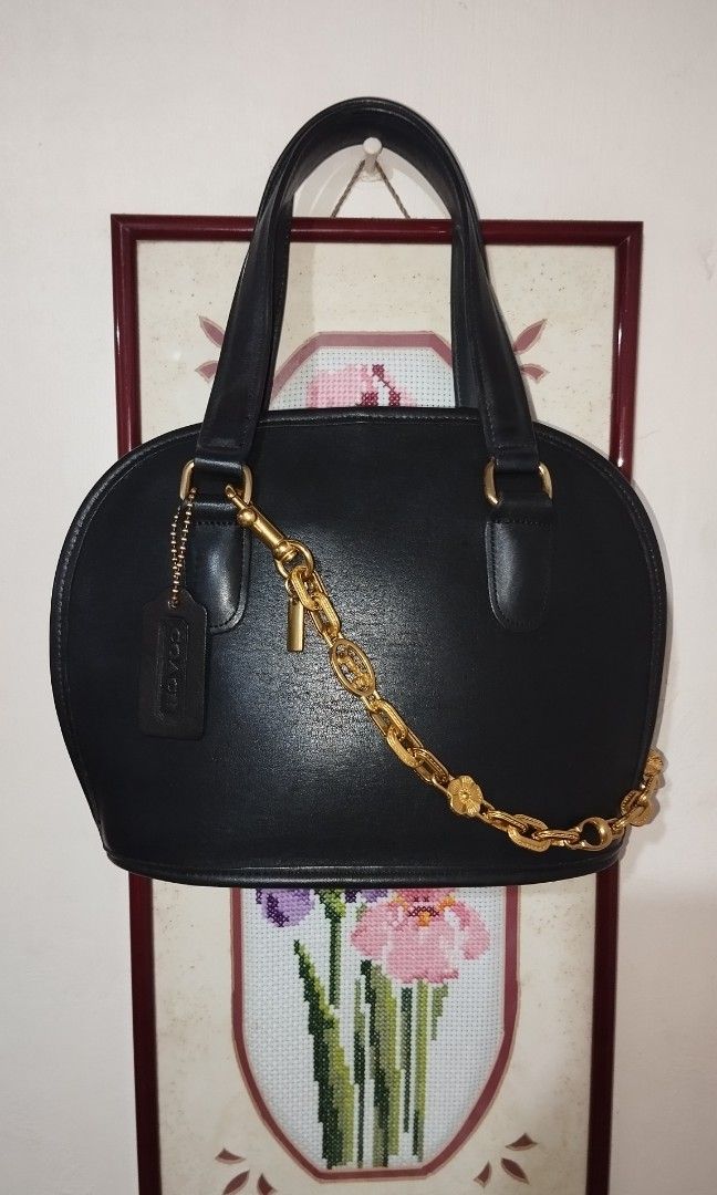 Vintage Coach Petite Pelham Bag (Category: Luxury Bags & Wallets) located in Taguig. Submitted by bellecabano (Listing ID 1459545894, Image 1). Description: Vintage Coach Petite Pelham Bag made in the United States, searchable code comes with the original hangtag no rips and tears, no pen/ink/oil/water/mold marks no uka uka, no cracking and malambot pa leather ready to use, cleansed and conditioned *** bihira po ung petite size karamihan po on th