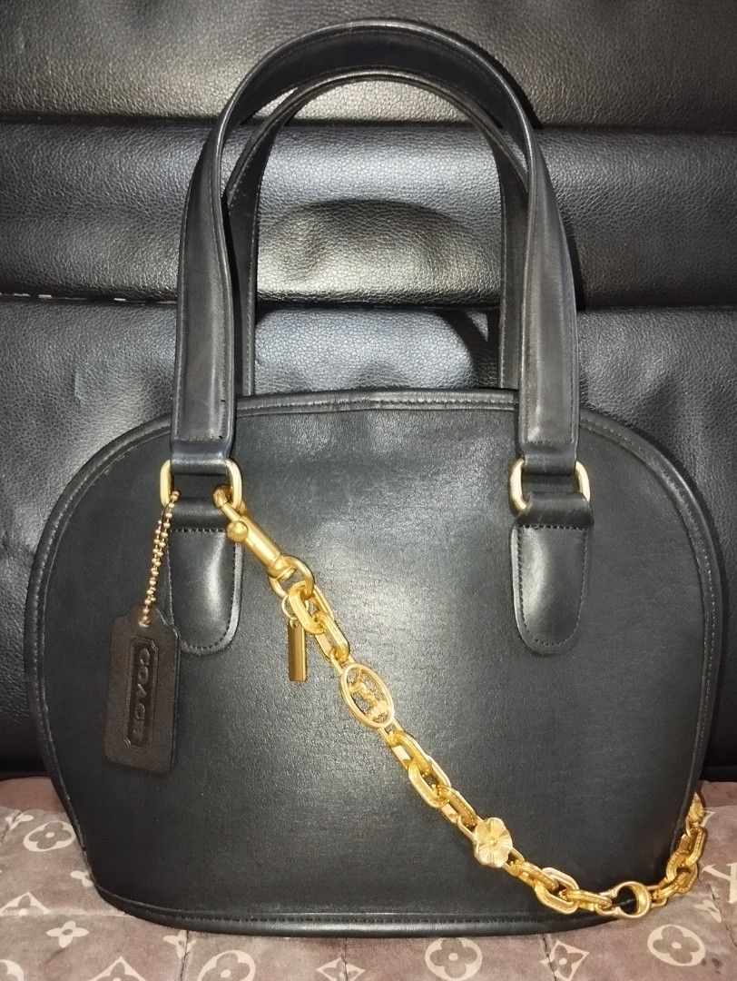 Vintage Coach Petite Pelham Bag (Category: Luxury Bags & Wallets) located in Taguig. Submitted by bellecabano (Listing ID 1459545894, Image 2). Description: Vintage Coach Petite Pelham Bag made in the United States, searchable code comes with the original hangtag no rips and tears, no pen/ink/oil/water/mold marks no uka uka, no cracking and malambot pa leather ready to use, cleansed and conditioned *** bihira po ung petite size karamihan po on th