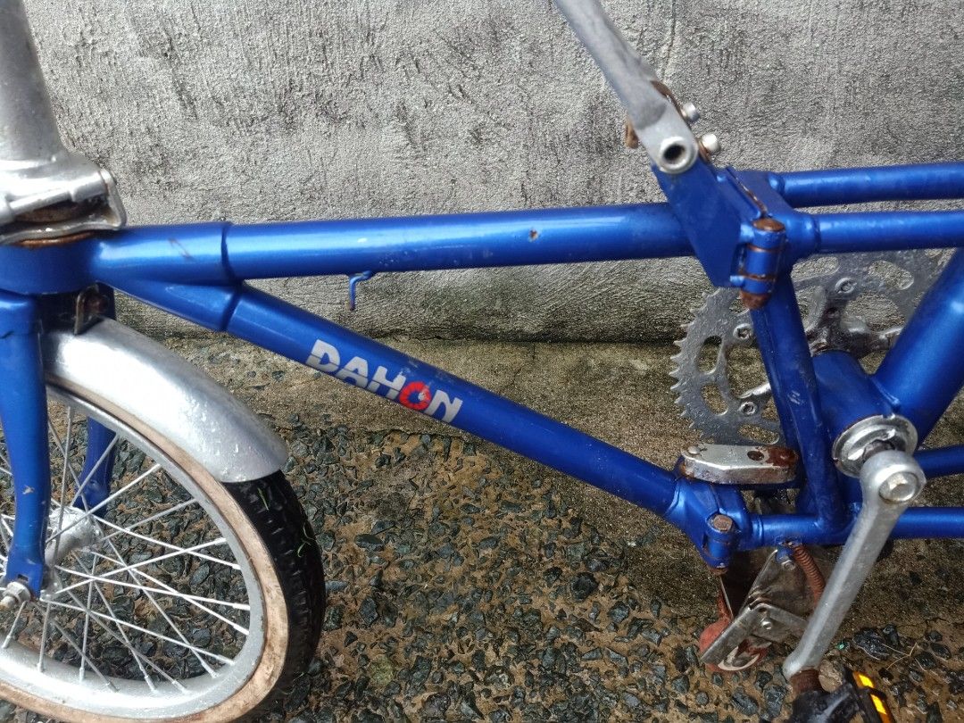 Vintage dahon folding bike (Category: Bicycles) located in Las Pinas. Submitted by the_recycle_shop (Listing ID 1459584822, Image 2). Description: Vintage classic 80s Taiwan made For restoration complete parts No cables and chains.