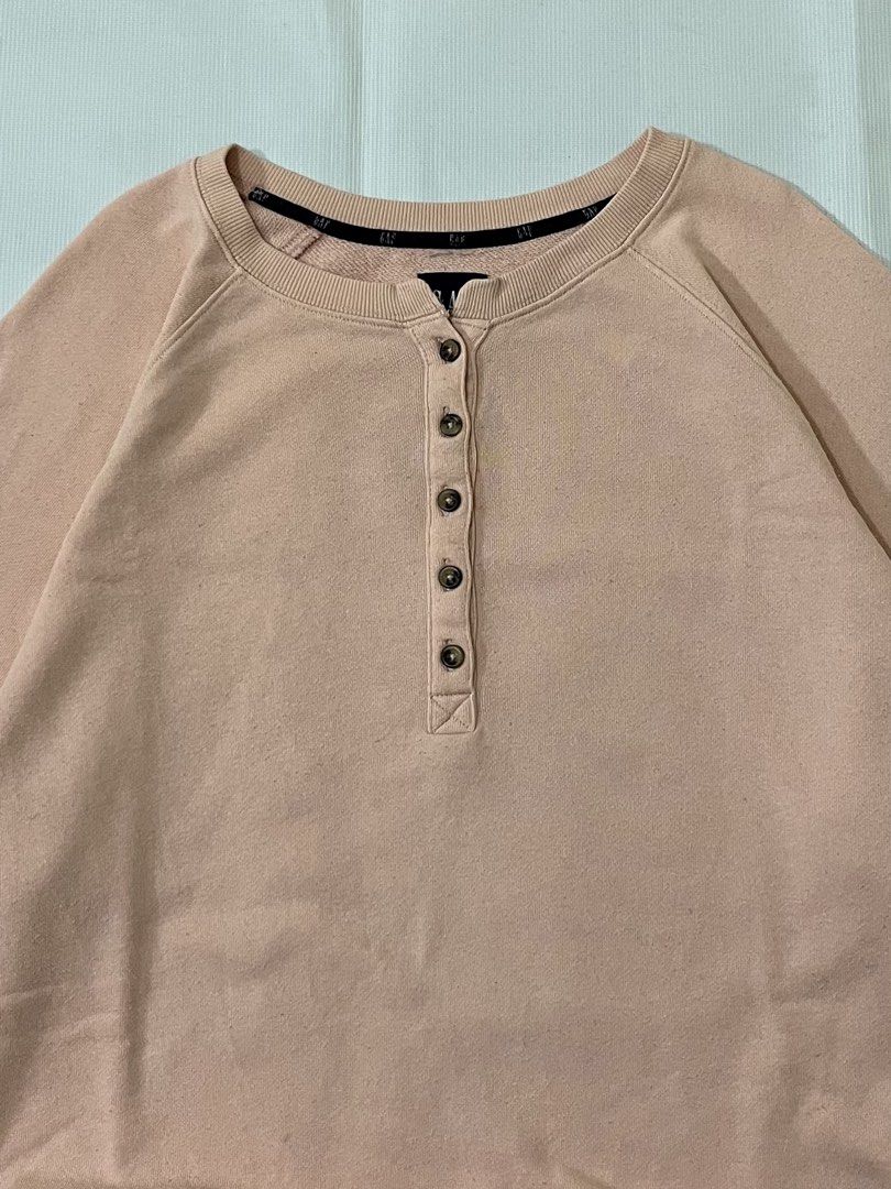 Vintage Gap Henley Longsleeves (Category: Longsleeves) located in Rizal. Submitted by otits.thrift (Listing ID 1459525407, Image 2). Description: .