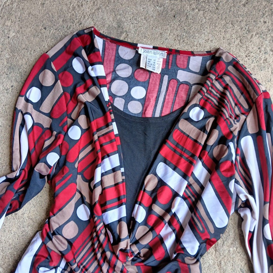 Vintage Joan Allen Abstract Print Draped Front Top (Category: Blouses) located in Davao. Submitted by calli_2219 (Listing ID 1459612257, Image 2). Description: - Funky abstract print top from Joan Allen - Features a stylish draped front - Includes a black inner layer for a layered look - Long sleeves - Comfortable stretchy fabric - Size: UK 12 / EU 42 - Perfect for adding a vibrant pop of color to your wardrobe.