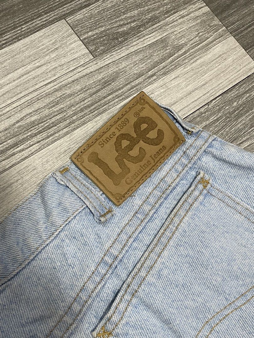 Vintage Lee Denim Short (Category: Shorts) located in Caloocan City. Submitted by thriftkidd2024 (Listing ID 1459658994, Image 2). Description: [ Vintage Lee Denim Short ] waist: 34 length: 21 In excellent condition 9/10 color rate 550php Free shipping within Nationwide 🇵🇭 Plus Shipping fee in International 🌎 Taguig city, Metro Manila, PH 📍 DM TO PURCHASE 📥📥📥.