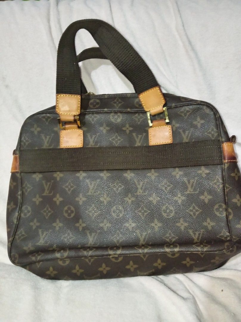 Vintage LV business bag (Category: Luxury Bags & Wallets) located in Malolos. Submitted by shoptokyothrift (Listing ID 1459557412, Image 3). Description: Coded Vintage Louis Vuitton Monogram Travel/Business Bag 👜 No sling Well-used vintage condition with signs of age/use as shown. Please check all photos carefully before buying. Sold as is..