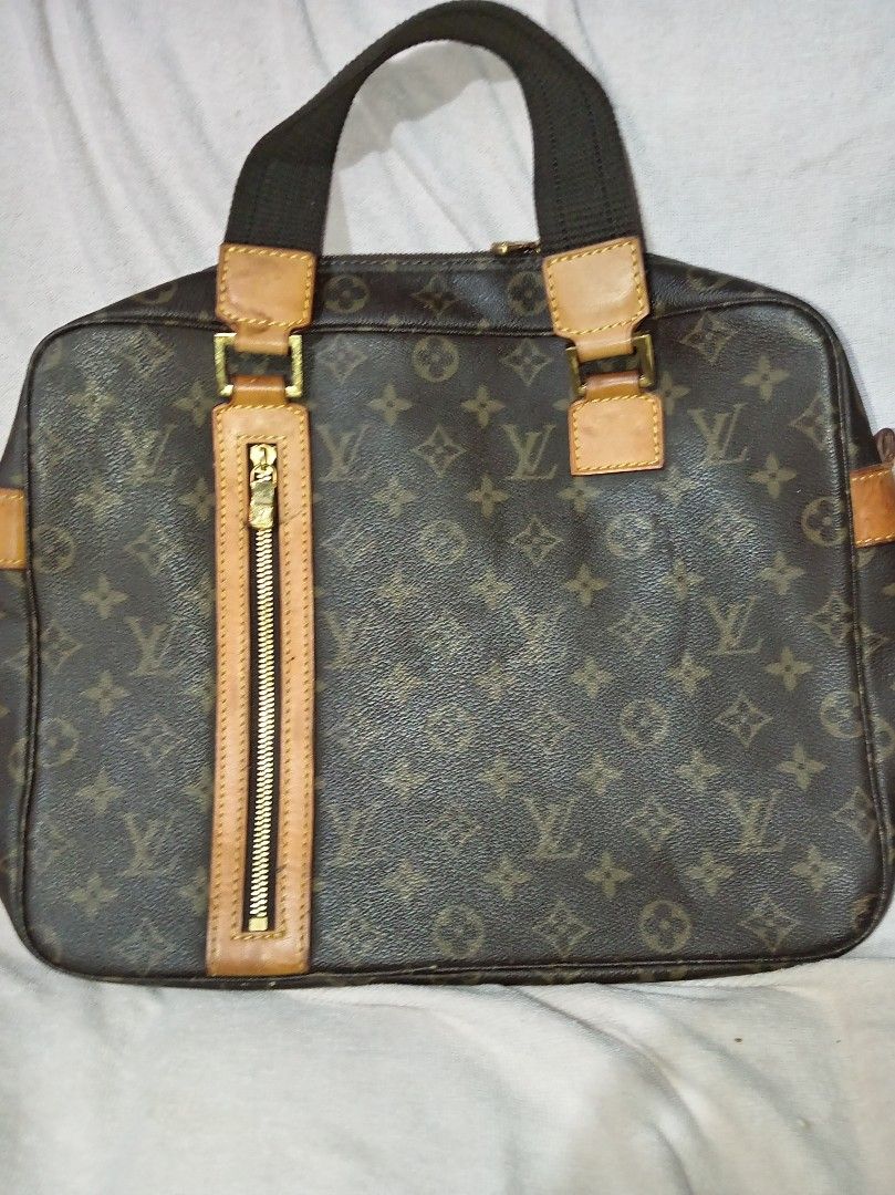 Vintage LV business bag (Category: Luxury Bags & Wallets) located in Malolos. Submitted by shoptokyothrift (Listing ID 1459557412, Image 1). Description: Coded Vintage Louis Vuitton Monogram Travel/Business Bag 👜 No sling Well-used vintage condition with signs of age/use as shown. Please check all photos carefully before buying. Sold as is..