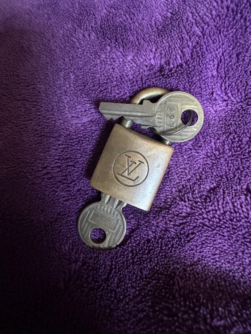 VINTAGE LV LOCK AND KEY (Category: Luxury Accessories) located in Claveria. Submitted by jhunaceeeeee (Listing ID 1459570988, Image 1). Description: 💯Authentic .