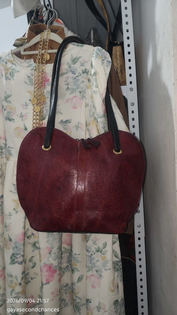 VINTAGE L'ZARD APPLE DESIGN SHOULDER BAG (Category: Shoulder Bags) located in Kalibo. Submitted by secondchances.thriftsh8p (Listing ID 1459638236, Image 2). Description: - Stylish red shoulder bag with unique lizard-like texture. - Features sleek black leather handles. - Secure zipper closure at the top. - Perfect for everyday use and adding a pop of color to your outfit..