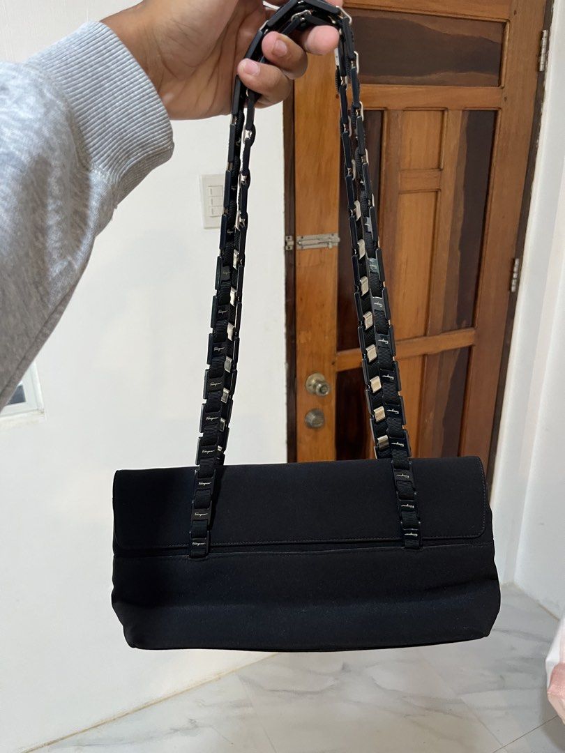 vintage Salvatore Ferragamo (Category: Luxury Accessories) located in Giporlos. Submitted by deloria_jhayr (Listing ID 1459612966, Image 2). Description: bbew.