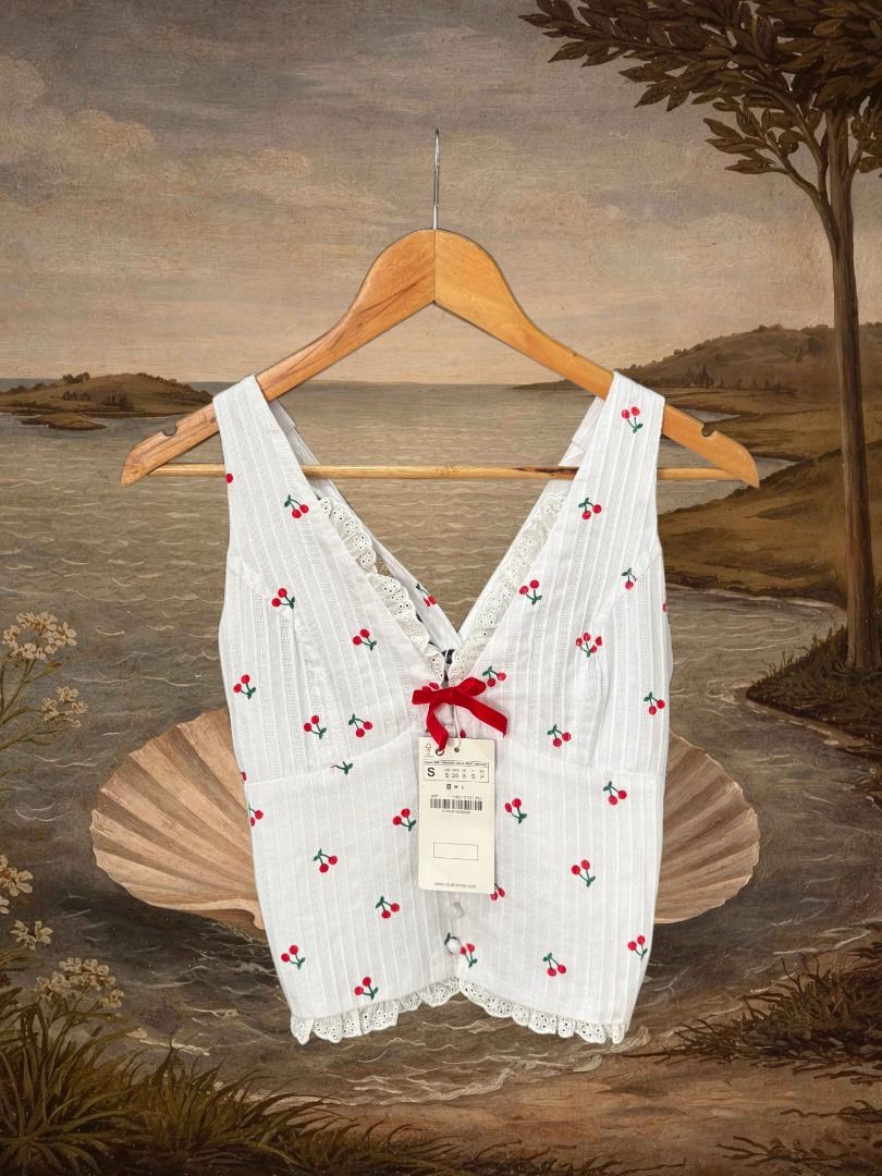 Vintage Y2K Cherry Halter Top (Category: Others Tops) located in Dasmarinas. Submitted by thrifteefinds (Listing ID 1459501175, Image 1). Description: Premium cherry halter top Size: S 16W 20.5L BNWT M/Mine: 480 DM: Name | Contact | Address & Brgy Please comment MINE only if you’re 100% sure and ready to pay. No return or exchange.