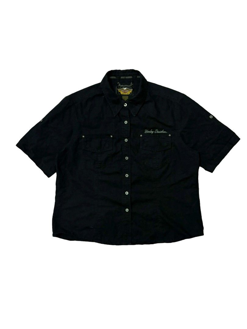 Vintage Y2K Harley Davidson Button-Down Shirt (Category: Tshirts & Polo Shirts ) located in Ozamiz City. Submitted by kaloy_07 (Listing ID 1459634174, Image 1). Description: best fit: L length: 25.5 width: 22.5 color rate: 10/10 condition: 10/10 issues: none.