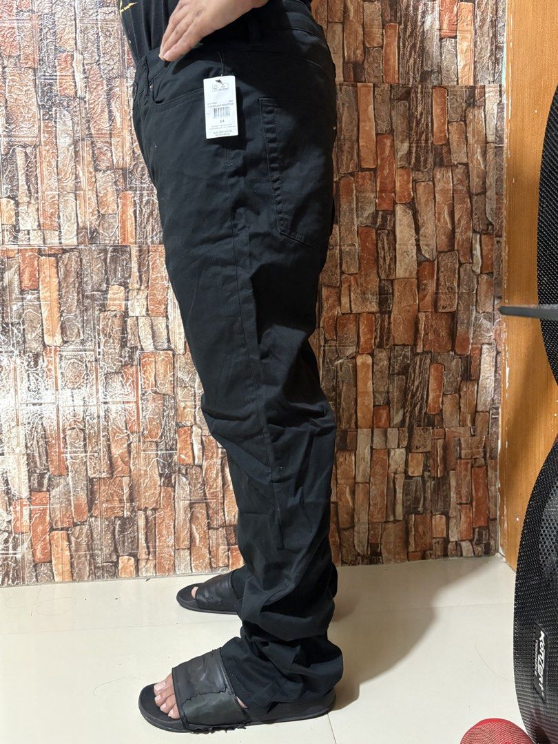 Volcom Solver Modern Straight Black Pants (Category: Jeans) located in Manila. Submitted by dxncpg06 (Listing ID 1459675543, Image 3). Description: - Brand new original Volcom Solver pants - Color: Black - Size: 34 waist - Fit: Modern straight - Condition: Still has tags on - Features: Comfortable and durable material - Ideal for: Everyday wear or dressing up - Height reference (pic): 5’5 - Bought from Australia .