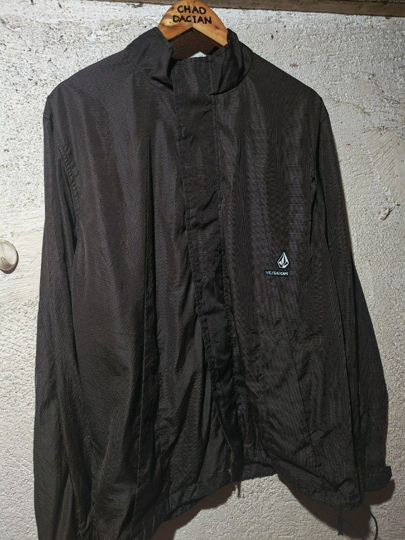 Volcom Vintage Windbreaker Jacket (Category: Coats, Jackets and Outerwear) located in San Pedro. Submitted by dacianizer (Listing ID 1459526310, Image 1). Description: Vintage Volcom Windbreaker Jacket Choco Brown 10/10 color rate Large fit 23W x 28L Missing adjustable button hem LastPic Good as new condition 799 plus shipping fee San Pedro Laguna Area.