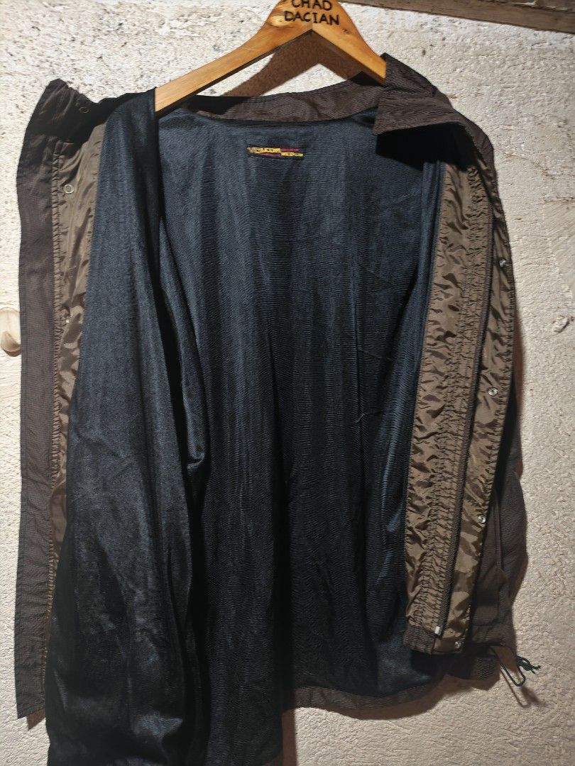 Volcom Vintage Windbreaker Jacket (Category: Coats, Jackets and Outerwear) located in San Pedro. Submitted by dacianizer (Listing ID 1459526310, Image 3). Description: Vintage Volcom Windbreaker Jacket Choco Brown 10/10 color rate Large fit 23W x 28L Missing adjustable button hem LastPic Good as new condition 799 plus shipping fee San Pedro Laguna Area.