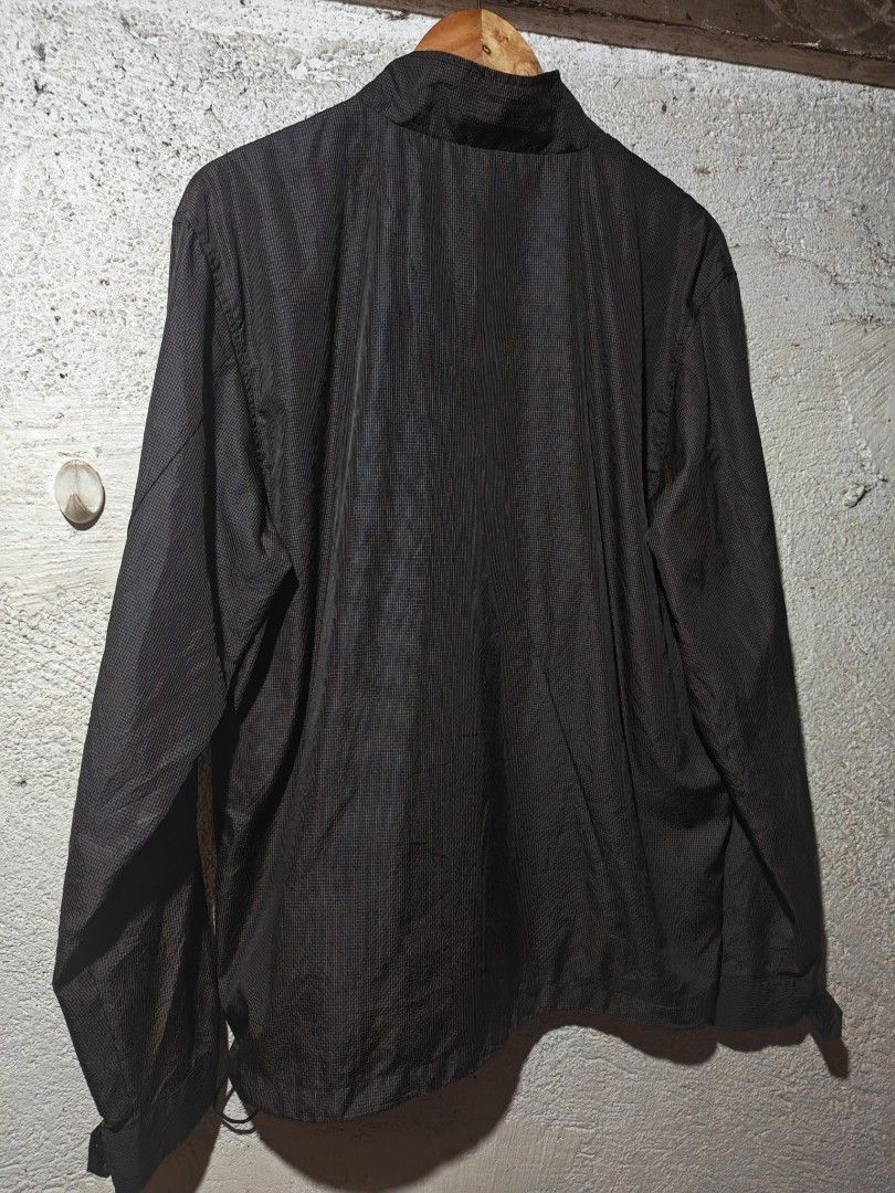 Volcom Vintage Windbreaker Jacket (Category: Coats, Jackets and Outerwear) located in San Pedro. Submitted by dacianizer (Listing ID 1459526310, Image 2). Description: Vintage Volcom Windbreaker Jacket Choco Brown 10/10 color rate Large fit 23W x 28L Missing adjustable button hem LastPic Good as new condition 799 plus shipping fee San Pedro Laguna Area.