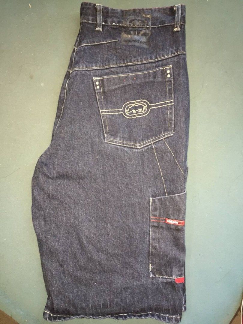 Vtg ecko short (Category: Shorts) located in Aroroy. Submitted by achilles_25 (Listing ID 1459554310, Image 3). Description: For sale vtg ecko short, issue lang yung sa zipper boss pero all goods pa sa lightning lang talaga ng cp na pang pic size 36 kasya 34 nego pa pag sure buyer.