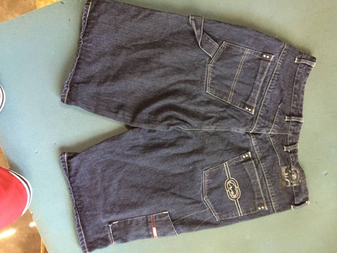 Vtg ecko short (Category: Shorts) located in Aroroy. Submitted by achilles_25 (Listing ID 1459554310, Image 2). Description: For sale vtg ecko short, issue lang yung sa zipper boss pero all goods pa sa lightning lang talaga ng cp na pang pic size 36 kasya 34 nego pa pag sure buyer.
