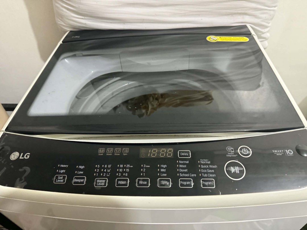 Washing machine (Category: Cleaning Tools & Supplies) located in Manila. Submitted by hyacinthleah (Listing ID 1459607882, Image 1). Description: Rfs: nagpapa laundry na lang.