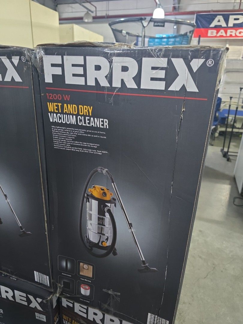 Wet and dry vacuum cleaner 220v (Category: Vacuum Cleaner & Housekeeping) located in Manila. Submitted by chawchul (Listing ID 1459547377, Image 1). Description: pm me for sure buyer..thankyou.