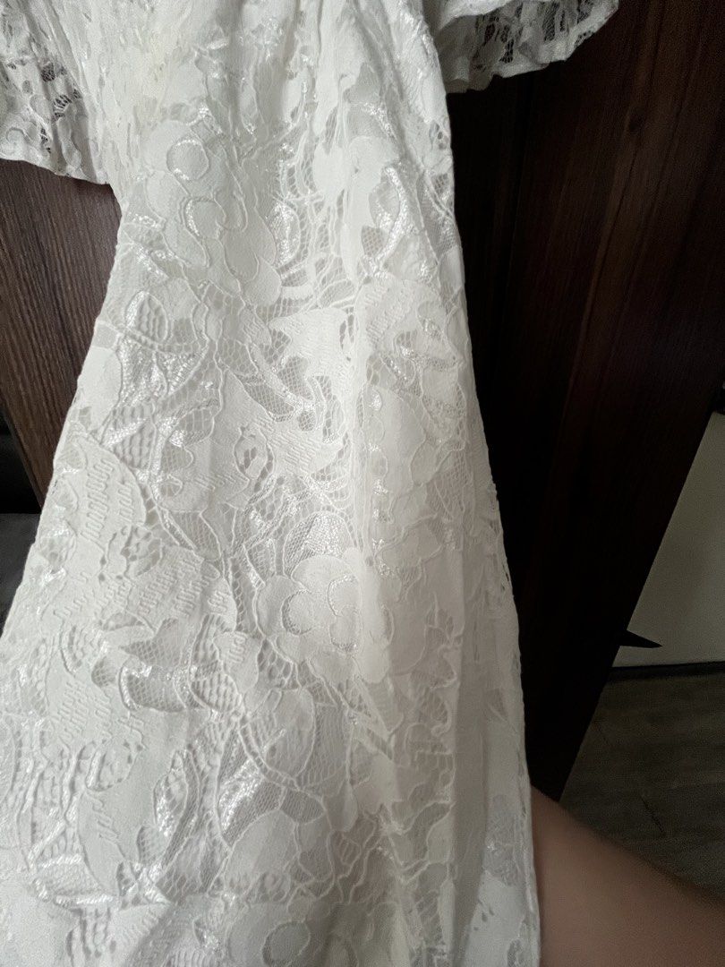 White Dress (Category: Dresses) located in Santa Rosa. Submitted by lunal0veg00d (Listing ID 1459581791, Image 2). Description: Medium to Large.