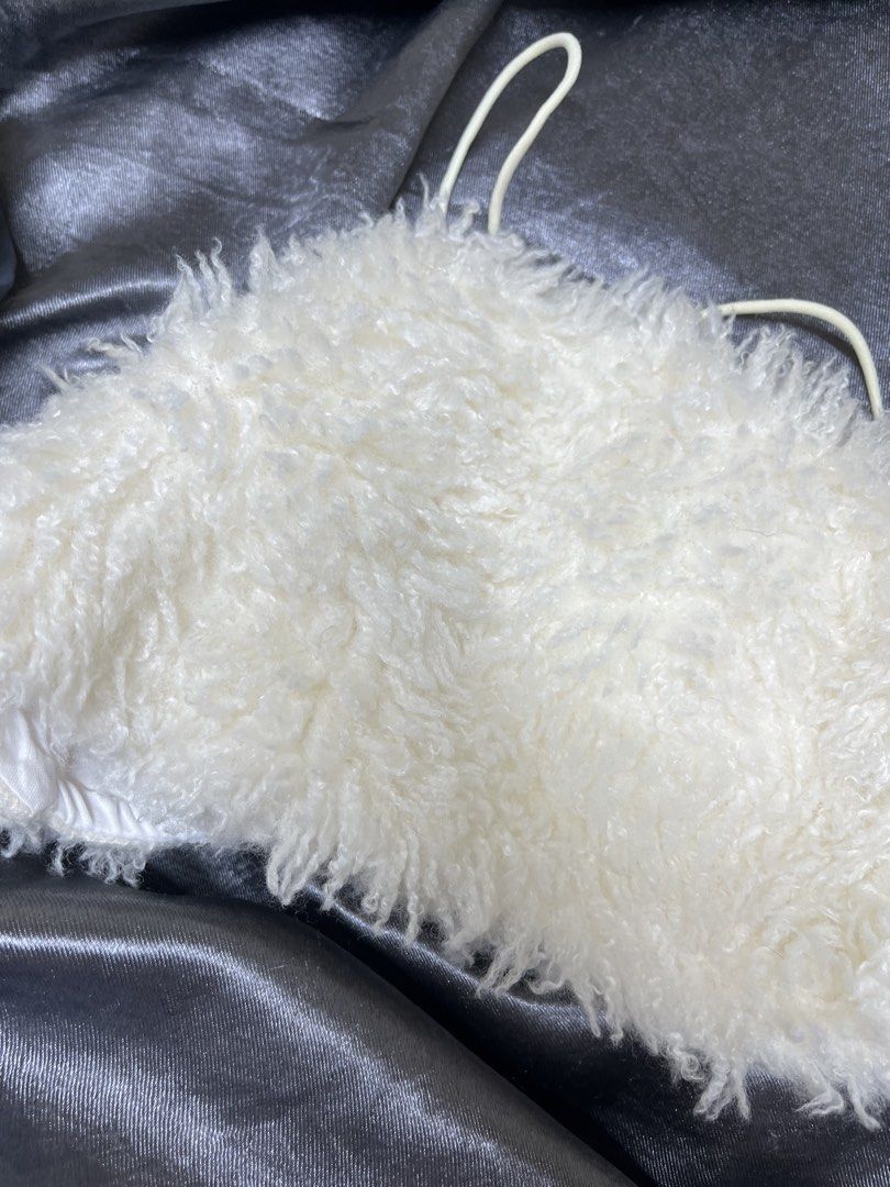 White Faux Fur Top (Category: Others Tops) located in Cavite. Submitted by bellewii (Listing ID 1459507955, Image 2). Description: mode of payment: gcash or maribank loc: cavite.