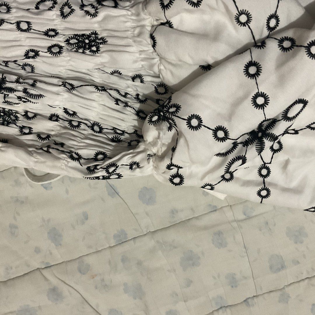 White Halter Mini Dress (Category: Dresses) located in Baguio. Submitted by sunkimhaver (Listing ID 1459647911, Image 2). Description: 350 sana kaso may slight issue sa sideee may konting tastas but not visible.