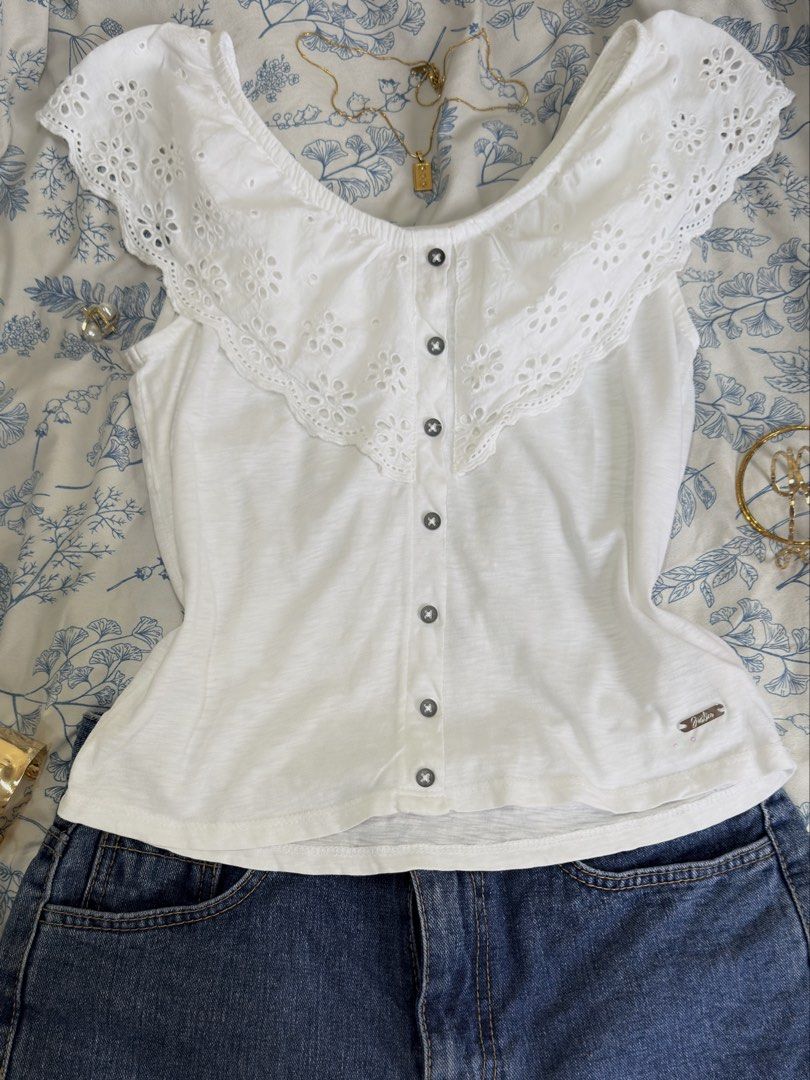white justice top (Category: Shirts) located in Cebu City. Submitted by mingscloset6767 (Listing ID 1459579084, Image 1). Description: size: xs to small mop: gcash mod: j&t loc: cebu city .