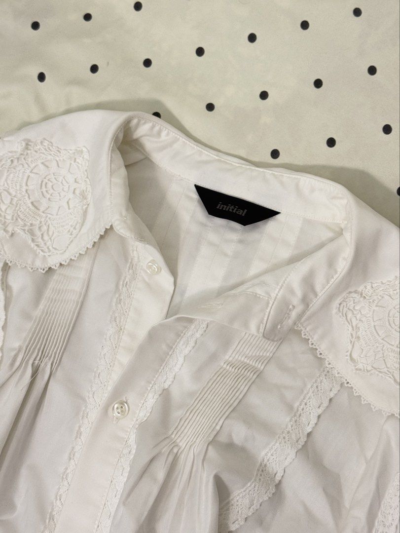 WHITE LONG SLEEVE PETERPAN COLLAR (SIZE M-L) (Category: Longsleeves) located in Manila. Submitted by keiibee (Listing ID 1459633424, Image 2). Description: ꒰ PRE-LOVED CLOTHES ꒱ All items are pre-loved, so please manage your expectations. ♡ ✶ I will send actual videos and close-up shots so you can check the overall condition of the item before purchasing. ✶ Please note that pre-loved items may have minor signs of use. Any noticeable flaws will be