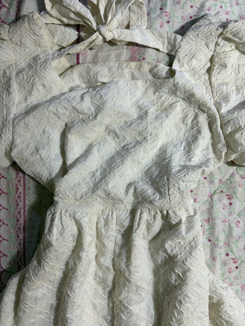 White Puff Mini Dress (Category: Dresses) located in Muntinlupa City. Submitted by herellas0504 (Listing ID 1459598641, Image 2). Description: White Puff Mini Dress Mine: 50 no issue, need wash only xs-small good for occasions.