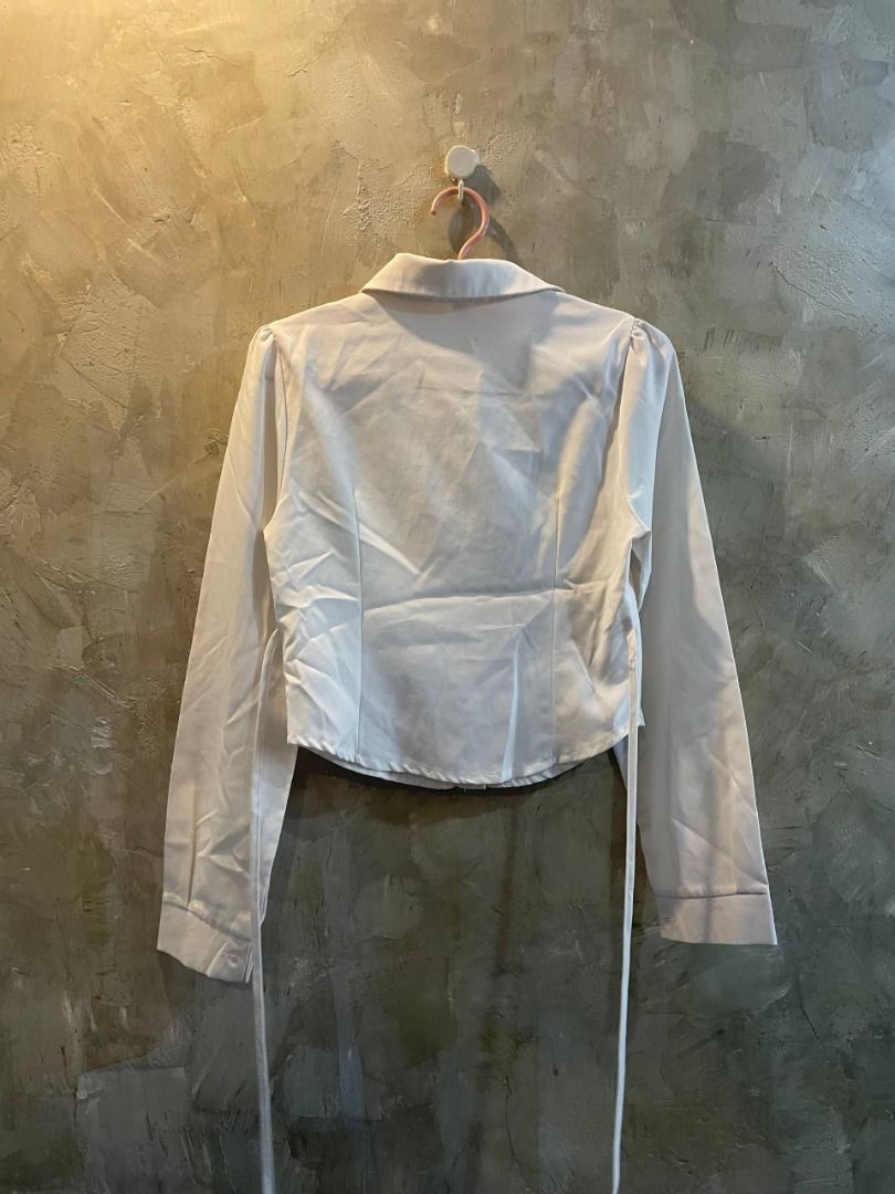 White Ruched-Front Collared Blouse (Category: Blouses) located in Cavite. Submitted by topcheers (Listing ID 1459547323, Image 2). Description: 🤍 White Ruched-Front Collared Blouse 🤍 📏 Size: Small ✅ Condition: 9/10 – Good Condition ✨ Details: Crisp, clean white blouse with a classic and polished look Sharp pointed collar for a chic, structured finish Charming ruched/gathered detail at the center chest — adds texture and a feminine, fitted touc