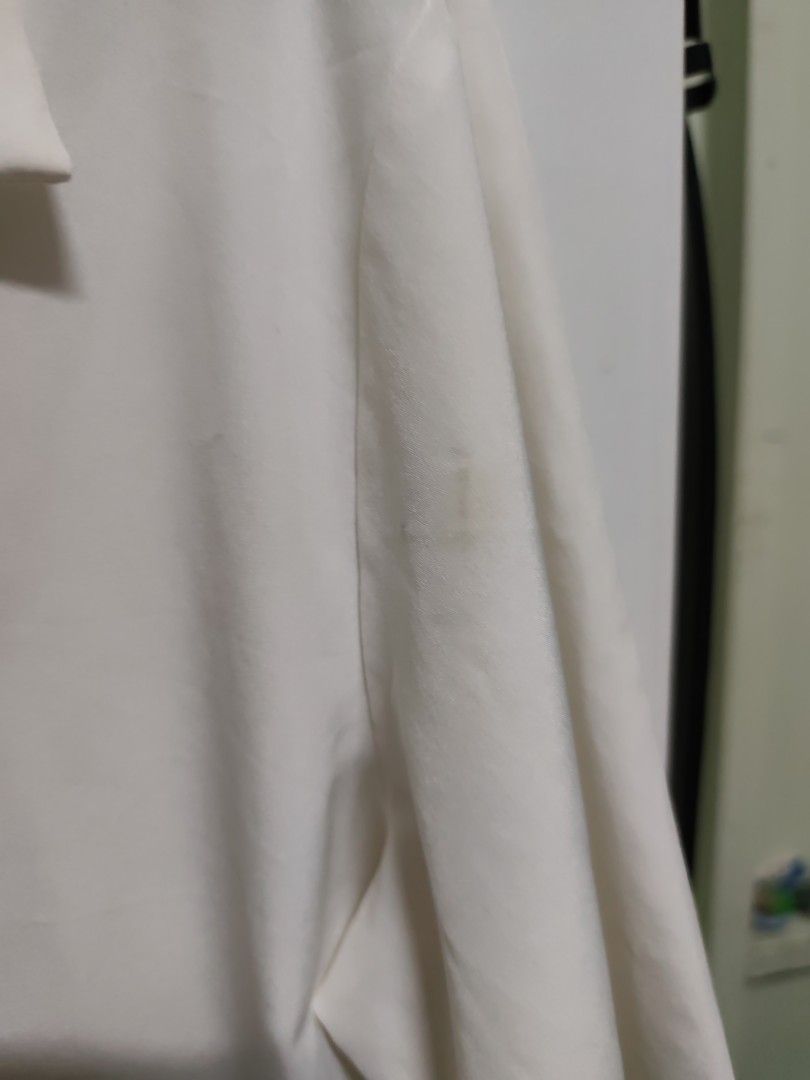 White Short Sleeve Button Up Shirt Size M (Category: Tshirts & Polo Shirts ) located in Manila. Submitted by hoyraki (Listing ID 1459660659, Image 2). Description: - White short sleeve shirt - Button-up front with collar - Size: Medium - Note: Faint stains present (refer to second picture for details, washable).