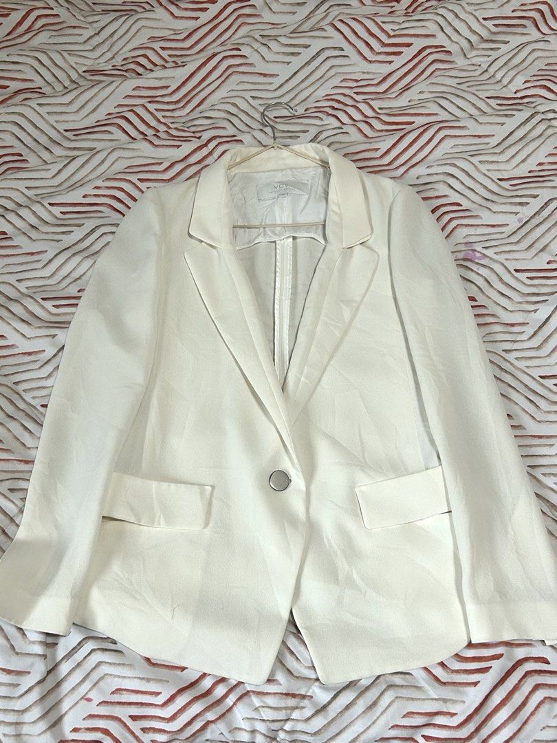 White Single Button Blazer (Category: Coats, Jackets and Outerwear) located in Pasig City. Submitted by ThePrelovedShop (Listing ID 1459561695, Image 3). Description: Declutter WHITE BLAZER CAINTA RIZAL.