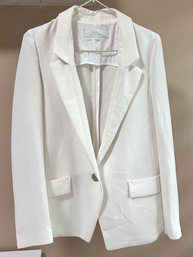 White Single Button Blazer (Category: Coats, Jackets and Outerwear) located in Pasig City. Submitted by ThePrelovedShop (Listing ID 1459561695, Image 1). Description: Declutter WHITE BLAZER CAINTA RIZAL.