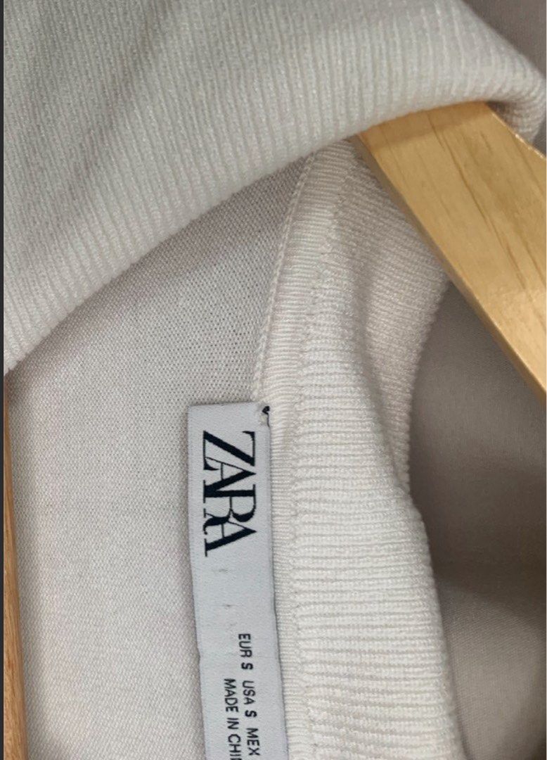 White top ZARA (Category: Sleeveless) located in Quezon City. Submitted by prelovedsaleitems (Listing ID 1459509117, Image 1). Description: .