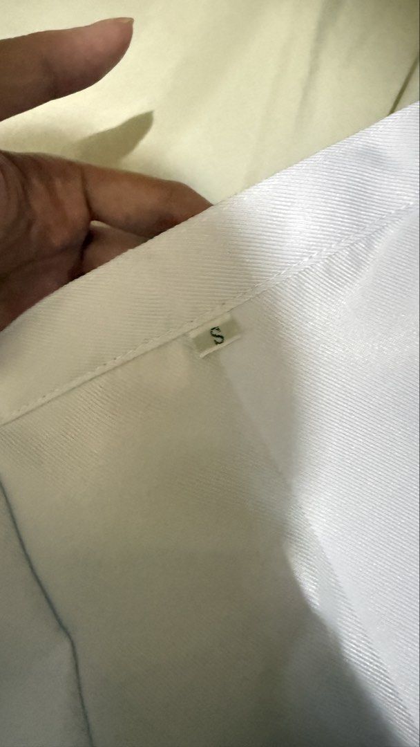 White Uniform Skirt (Category: Skirts) located in Manila. Submitted by cesthings.ph (Listing ID 1459523294, Image 2). Description: -white uniform skirt -size: small (25-26) -rfs: do not fit me -makapal.