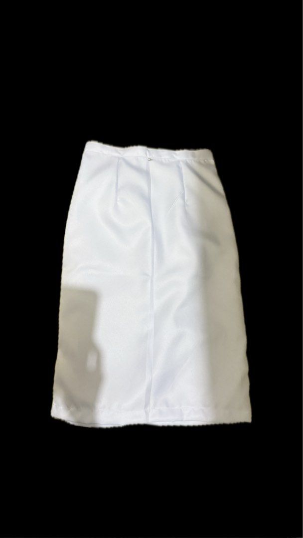 White Uniform Skirt (Category: Skirts) located in Manila. Submitted by cesthings.ph (Listing ID 1459523294, Image 1). Description: -white uniform skirt -size: small (25-26) -rfs: do not fit me -makapal.