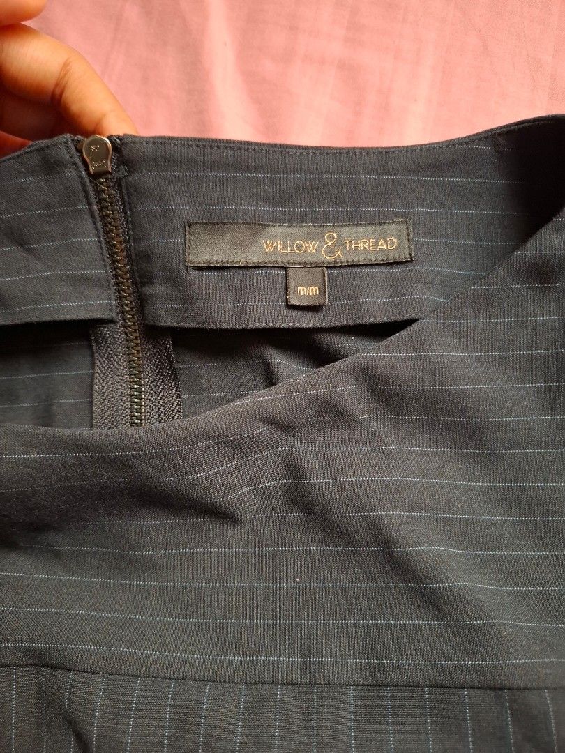 Willow & Thread Navy Pinstripe Short Sleeve Top (Category: Blouses) located in Manila. Submitted by key_pii (Listing ID 1459545399, Image 2). Description: 200 Origin: Canada Best Fit for Medium Size Color Rate: 10/10 Condition: 10/10 No issue MoP: Gcash MoD: JNT (price+sf) Preloved, no cancellation. .
