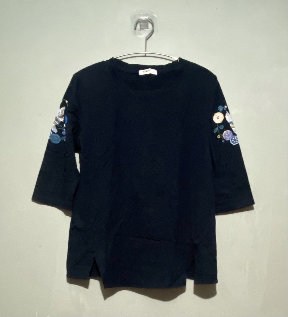 Women’s Top @100 only (Category: Blouses) located in Mandaluyong City. Submitted by aiztyle (Listing ID 1459493867, Image 1). Description: Women’s Top Quarter Sleeves Cotton fabric material Medium to Semi Large Measurement: Bust 38” Length 24” SALE Php100.00 only.