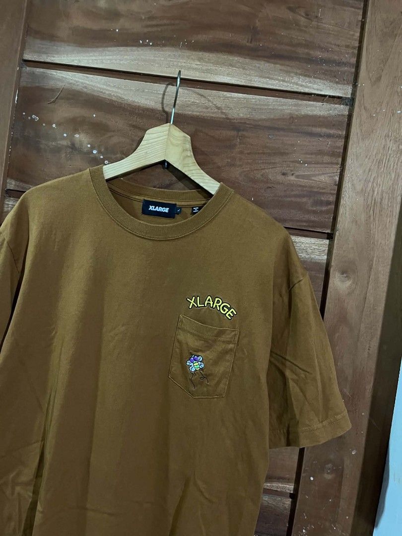 XLARGE POCKET TEE (Category: Activewear) located in Tagum. Submitted by danelle_closet1106 (Listing ID 1459621709, Image 3). Description: GOOD AS NEW SIZE:MEDIUM WASH NA SUUTIN MO NALANG.