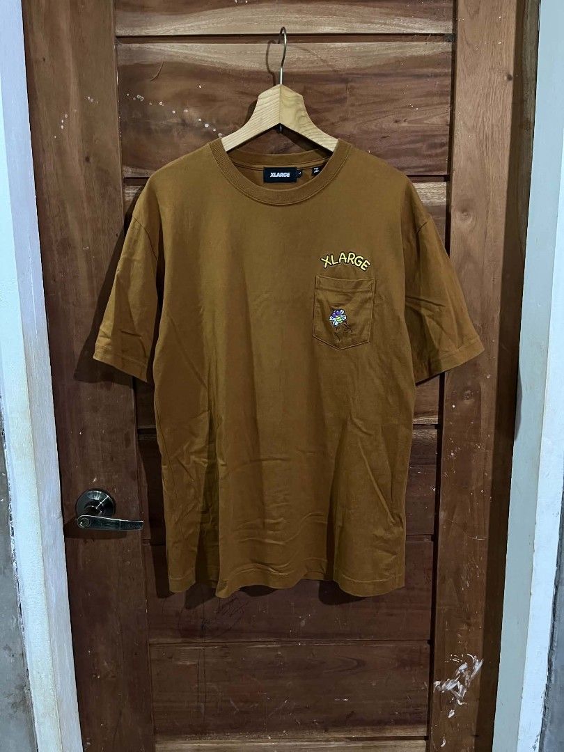 XLARGE POCKET TEE (Category: Activewear) located in Tagum. Submitted by danelle_closet1106 (Listing ID 1459621709, Image 2). Description: GOOD AS NEW SIZE:MEDIUM WASH NA SUUTIN MO NALANG.