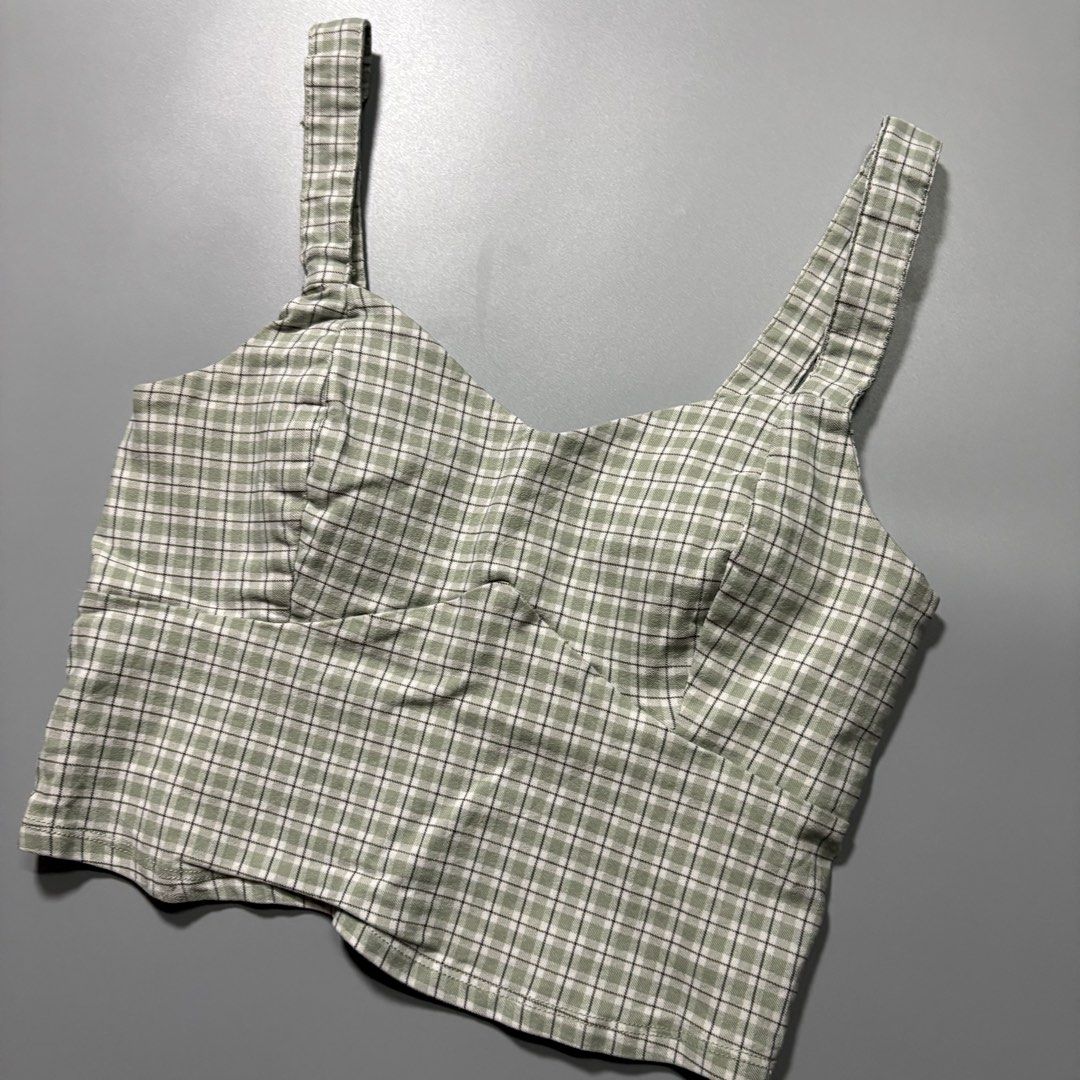 Y2K Hollister Plaid Crop Top Size Medium (Category: Others Tops) located in Tayabas. Submitted by tayabaskartell (Listing ID 1459627608, Image 2). Description: .