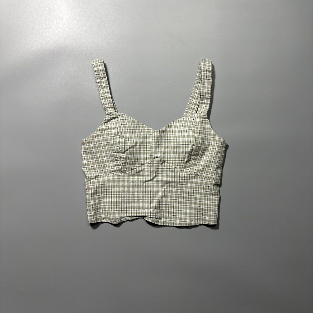 Y2K Hollister Plaid Crop Top Size Medium (Category: Others Tops) located in Tayabas. Submitted by tayabaskartell (Listing ID 1459627608, Image 1). Description: .