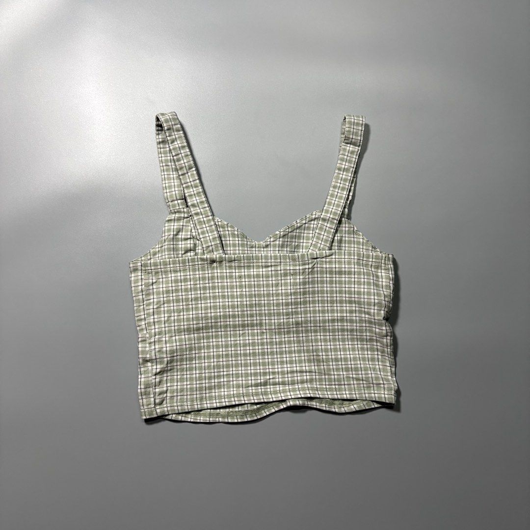 Y2K Hollister Plaid Crop Top Size Medium (Category: Others Tops) located in Tayabas. Submitted by tayabaskartell (Listing ID 1459627608, Image 3). Description: .