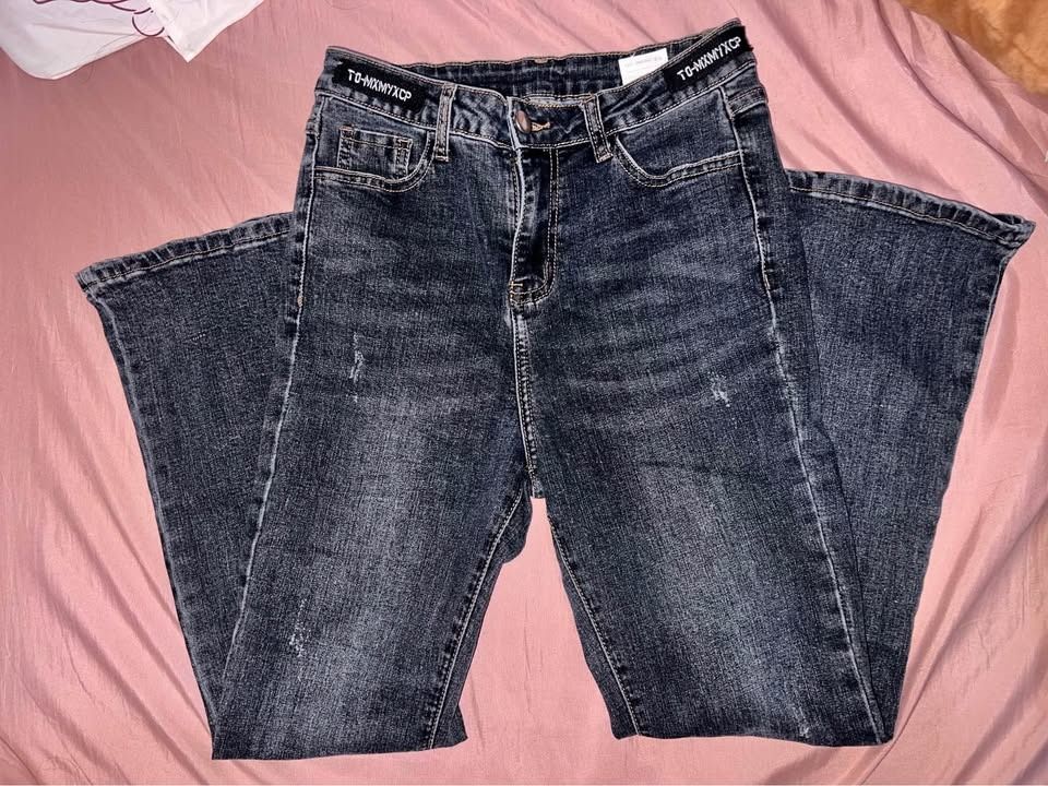 y2k Jeans (Category: Jeans) located in Cavite. Submitted by anikatchyfinds (Listing ID 1459560505, Image 1). Description: no issues pm for inquiries.