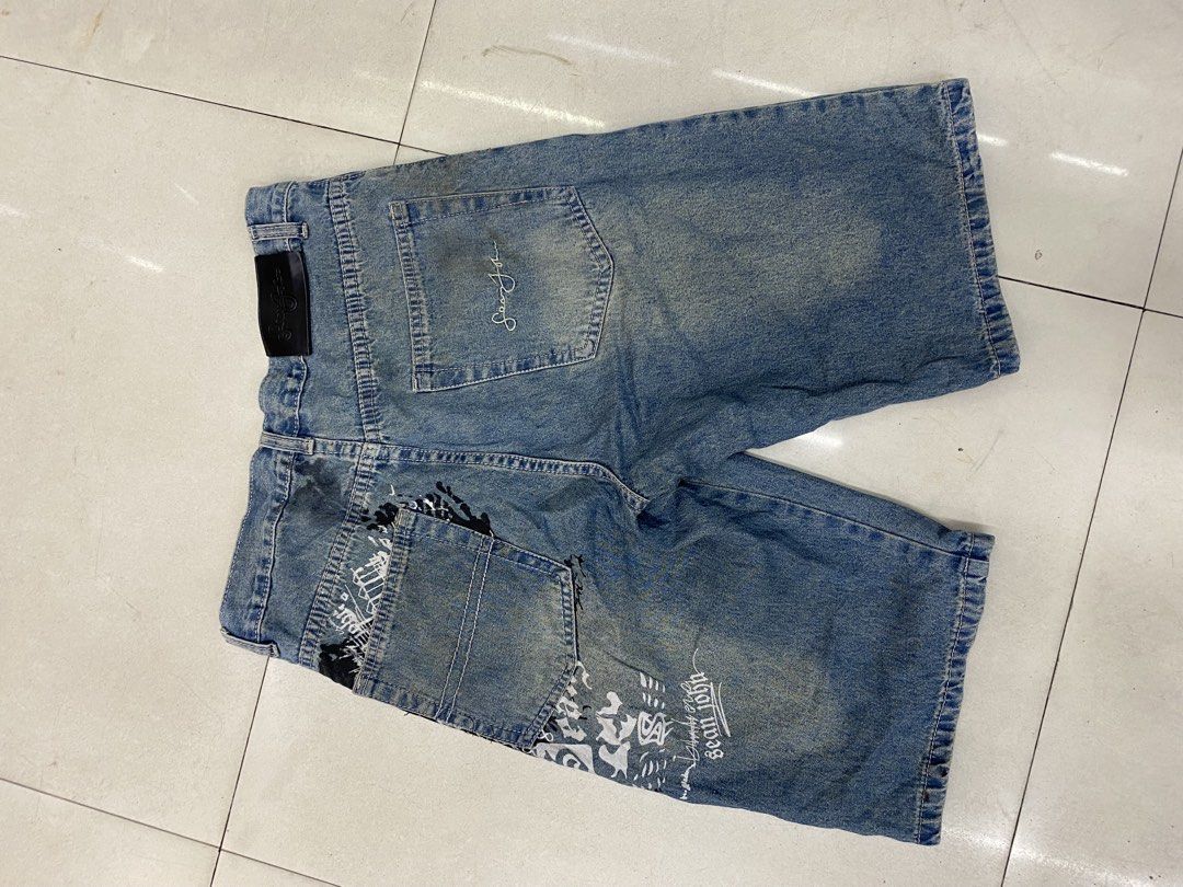 Y2k SEAN JOHN JORTS (Category: Shorts) located in Manila. Submitted by ercmrsmam (Listing ID 1459640538, Image 2). Description: Y2k sean john jorts W 30-32 L 23 Hem 9.5 Stains Color may vary due to lighting Need wash Dm if interested 📩 will be posted on my carousell acc⬇️ Check out ercmrsmam listings on #Carousell: https://carousell.app.link/mu0SnqUHP3b 📍baclaran paranaque metro manila 🛵jnt/lalamove courier 💵 mop: gcash.