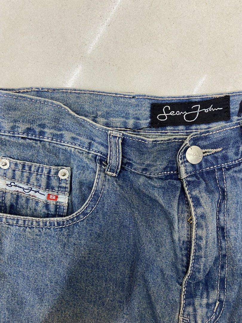 Y2k SEAN JOHN JORTS (Category: Shorts) located in Manila. Submitted by ercmrsmam (Listing ID 1459640538, Image 3). Description: Y2k sean john jorts W 30-32 L 23 Hem 9.5 Stains Color may vary due to lighting Need wash Dm if interested 📩 will be posted on my carousell acc⬇️ Check out ercmrsmam listings on #Carousell: https://carousell.app.link/mu0SnqUHP3b 📍baclaran paranaque metro manila 🛵jnt/lalamove courier 💵 mop: gcash.