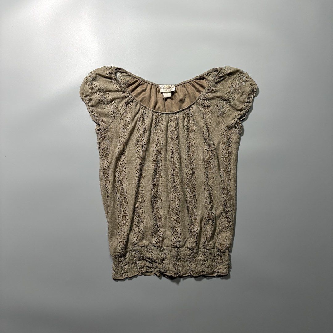 Y2K Women’s Top (Category: Shirts) located in Tayabas. Submitted by tayabaskartell (Listing ID 1459622788, Image 1). Description: .