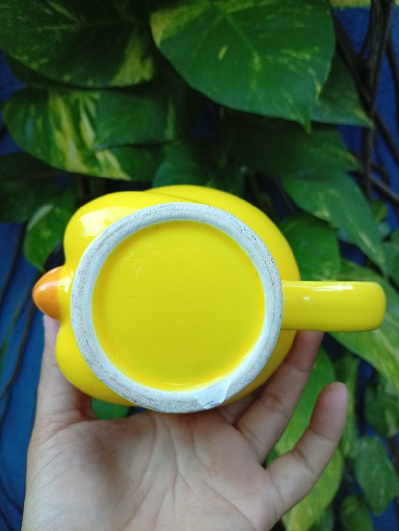 Yellow Tweety Bird Ceramic Mug (Category: Coffee & Tea Tableware) located in Bacolod City. Submitted by closetcleanupbcd (Listing ID 1459650710, Image 3). Description: - Adorable yellow mug shaped like Tweety Bird. - Ideal for enjoying your favorite coffee or tea. - Features a fun design, perfect for any Looney Tunes enthusiast. - Equipped with a sturdy and comfortable handle. - Clean rim on the bottom for stability. - Makes a wonderful gift or a