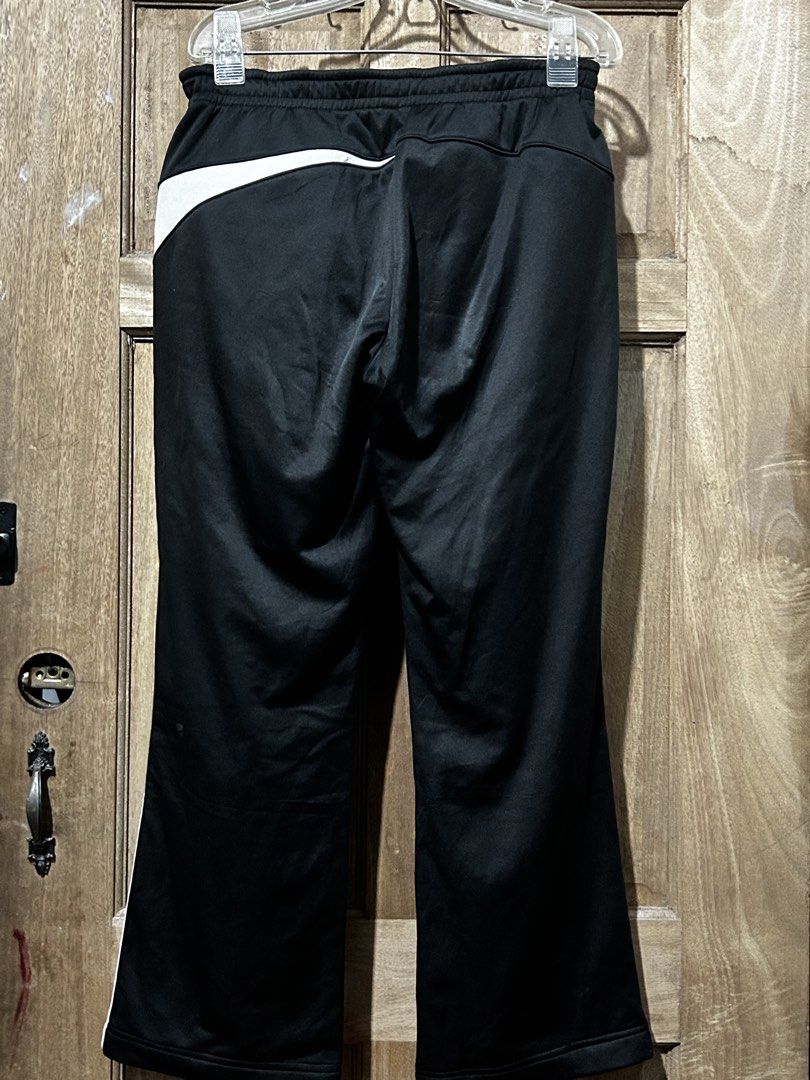 Yonex warm-up track pants (Category: Activewear) located in Bocaue. Submitted by whoopieeee (Listing ID 1459595158, Image 3). Description: Waist - 28 Length - 37 Leg opening- 9.5 No issue good condition.