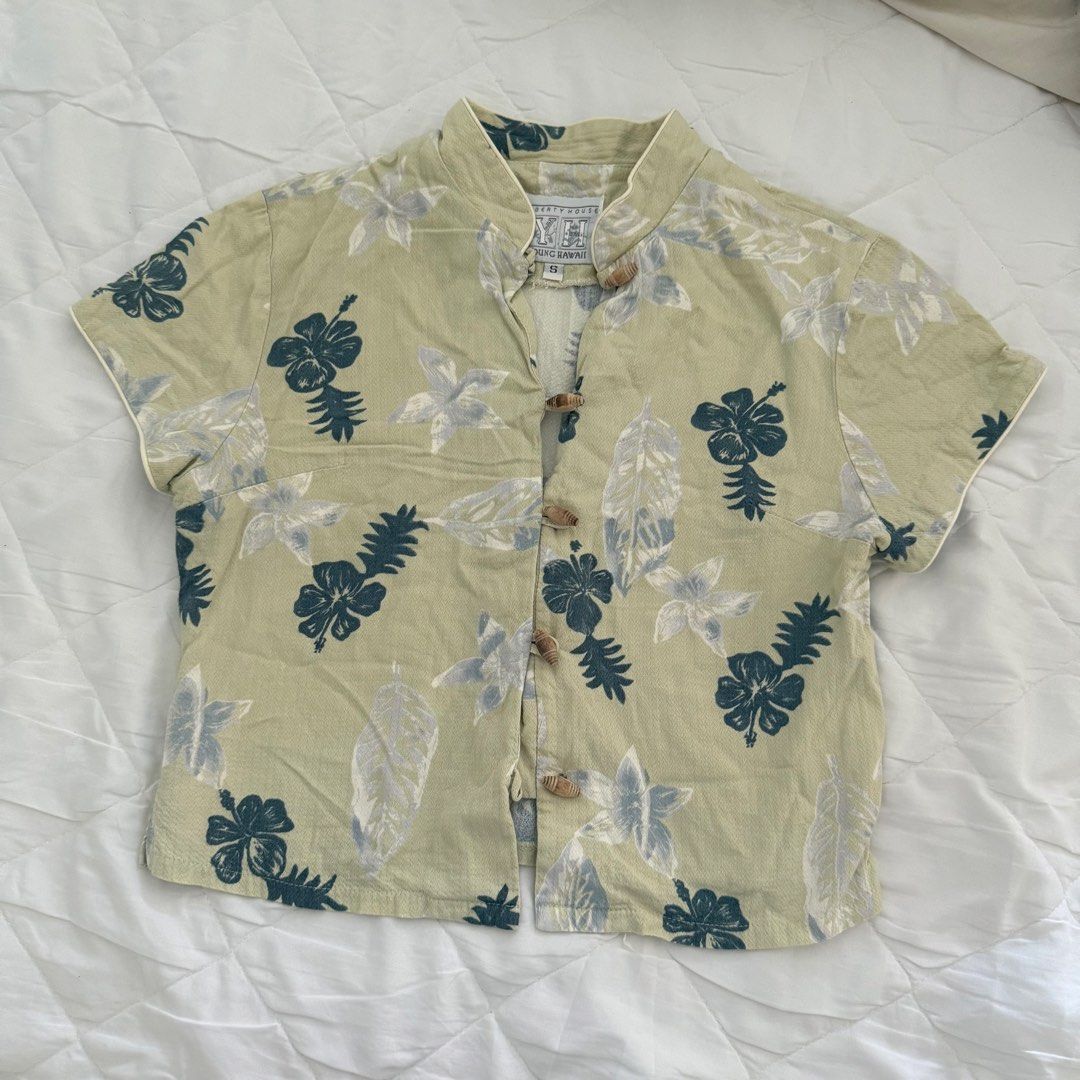 Young Hawaii Pacsun Top (Category: Shirts) located in Davao. Submitted by aug_amari (Listing ID 1459491832, Image 1). Description: size xs/e helping tags: brandy melville, pacsun didnt use pa.