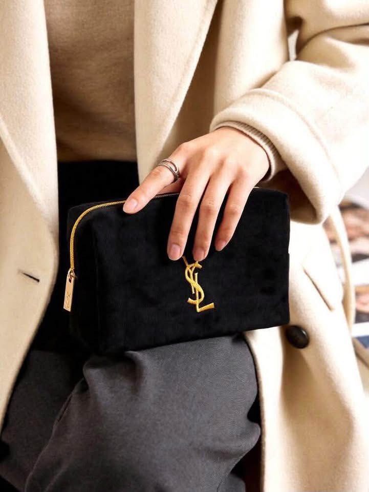 Ysl velvet bag (Category: Purses & Pouches) located in Caloocan City. Submitted by thylina_west24 (Listing ID 1459688419, Image 2). Description: A chic YSL GWP black velvet pouch with a soft, luxurious finish—perfect for storing your beauty essentials in style. 🖤✨.