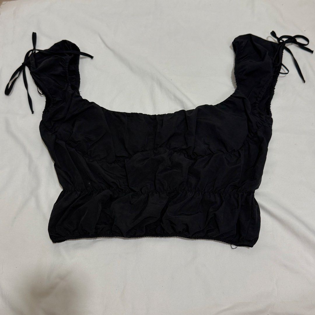 ZARA ruched crop top (Category: Blouses) located in Manila. Submitted by halsea (Listing ID 1459643591, Image 2). Description: medium on tag fits up to large used twice only bought in greenbelt .